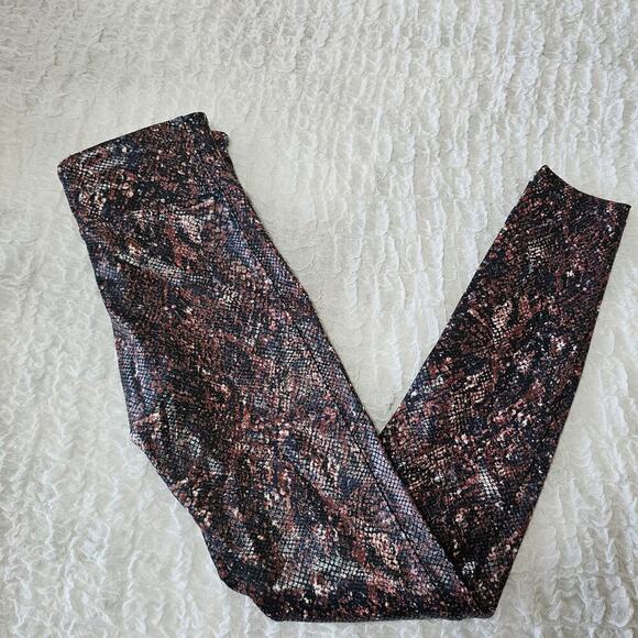 Spanx Faux Leather Snake Shine Legging Size Small - Picture 4 of 7